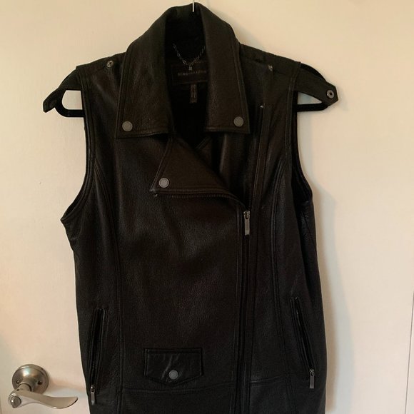 Leather vest with detachable Cape by BCBGMaxazra - Picture 4 of 6